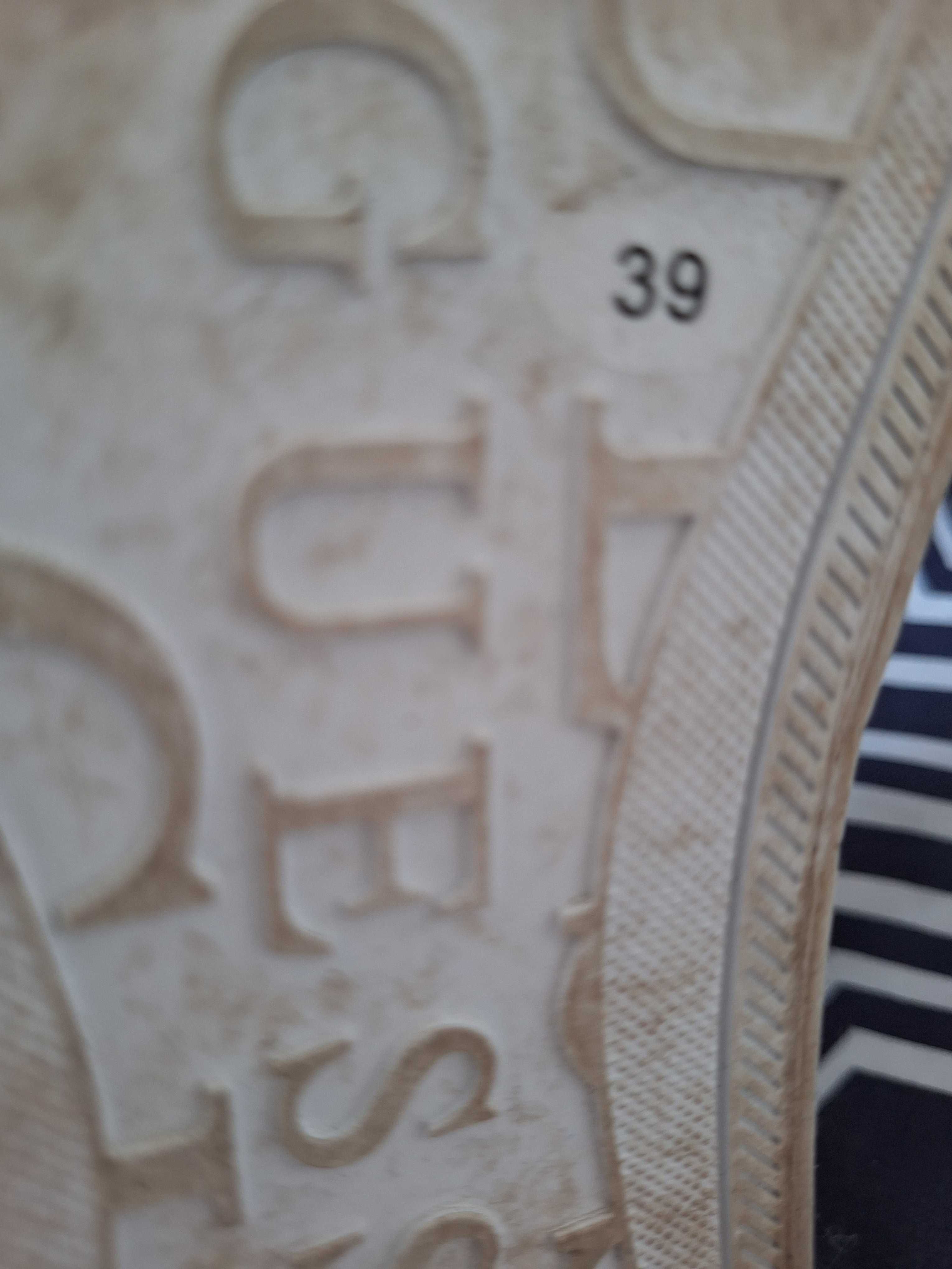 Маратонки Guess, обути веднъж за проба,39 номер