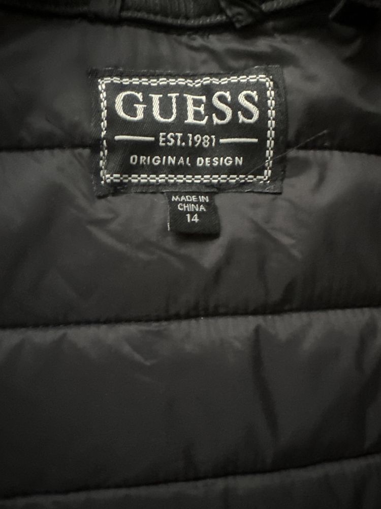 Ново яке Guess