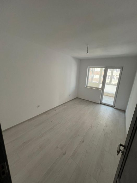 Inchiriez apartament nemobilat ,cartier fiald