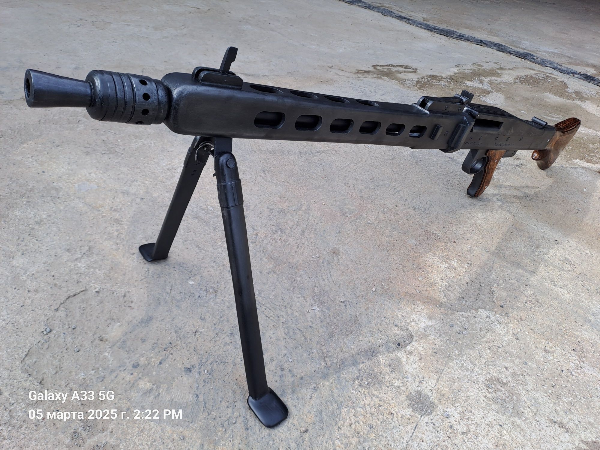 Продаётся макет пулемёт MG42 из дерева