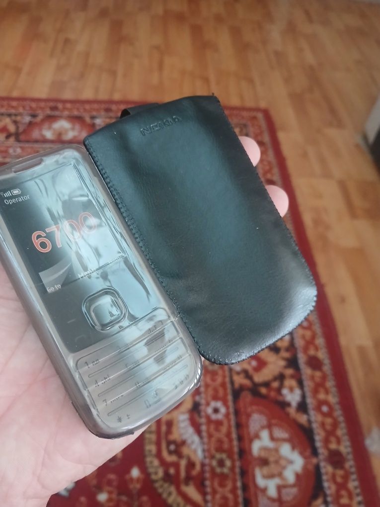 Nokia 6700 klassik Original , chexol bonus