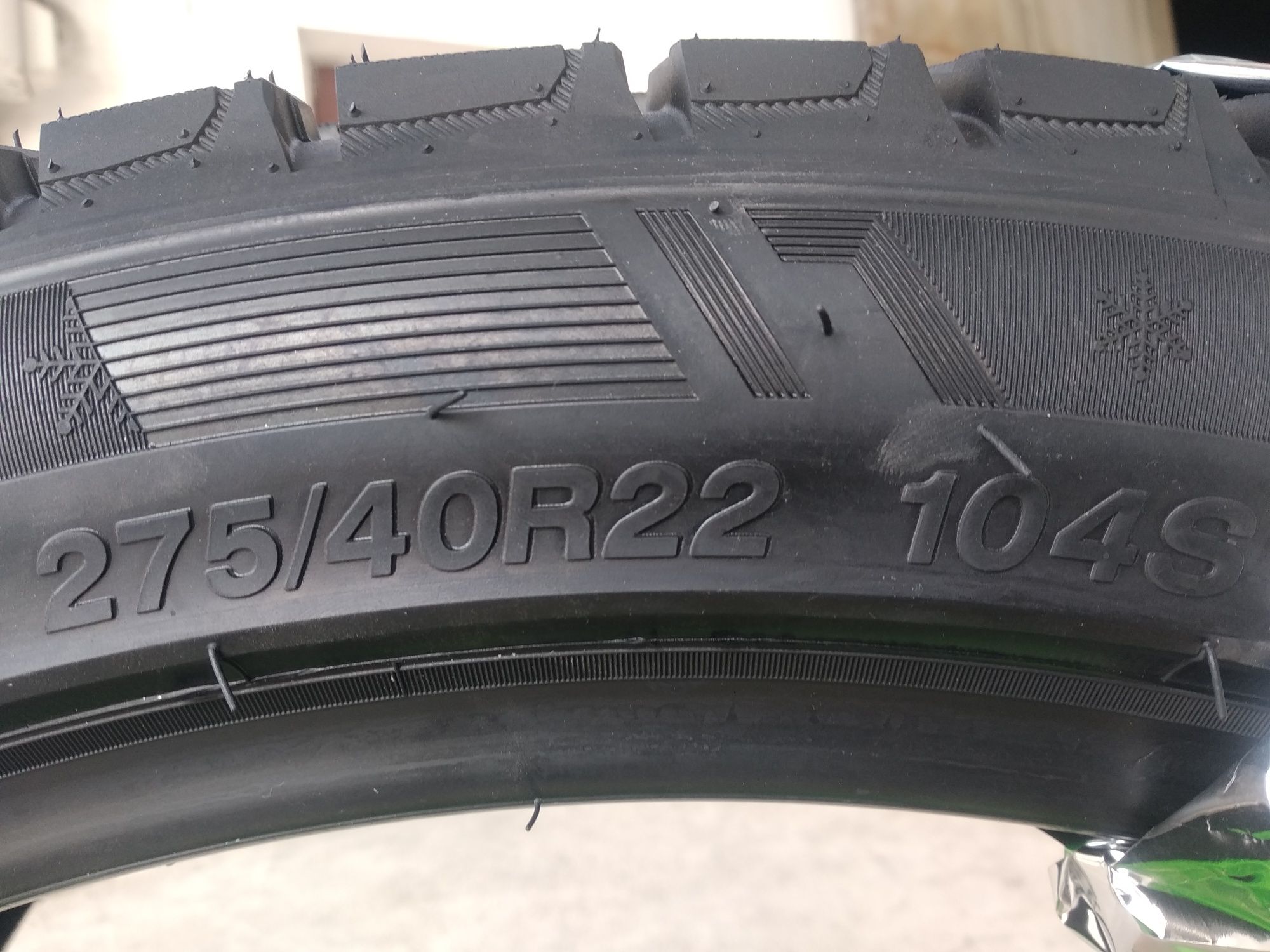 Зимние автошины 275/40R22