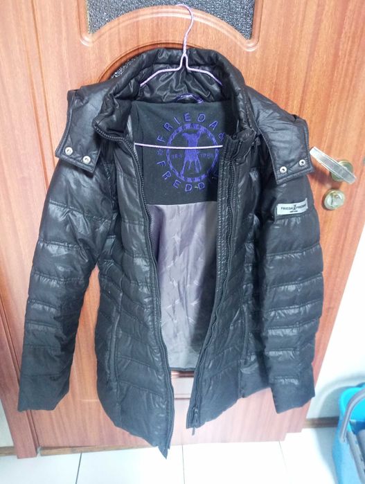 Vând geaca neagra de toamna