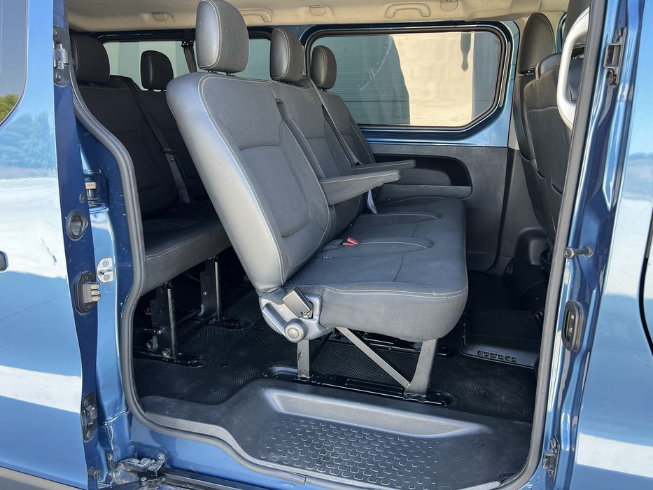 Inchirieri auto 8+1 / microbuz 9 locuri rent a car van 9 locuri