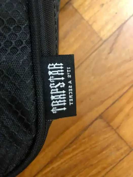 Borseta TRAPSTAR originala (NU off-white, Nike, bape, jordan)