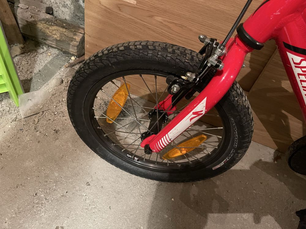 Продавам детски велосипед Specialized Hotrock 16