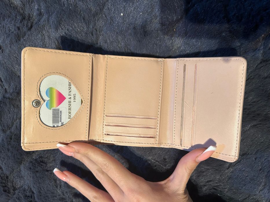 Портфейл чисто нов