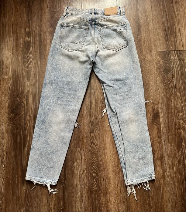 Blugi Bershka albastru deschis