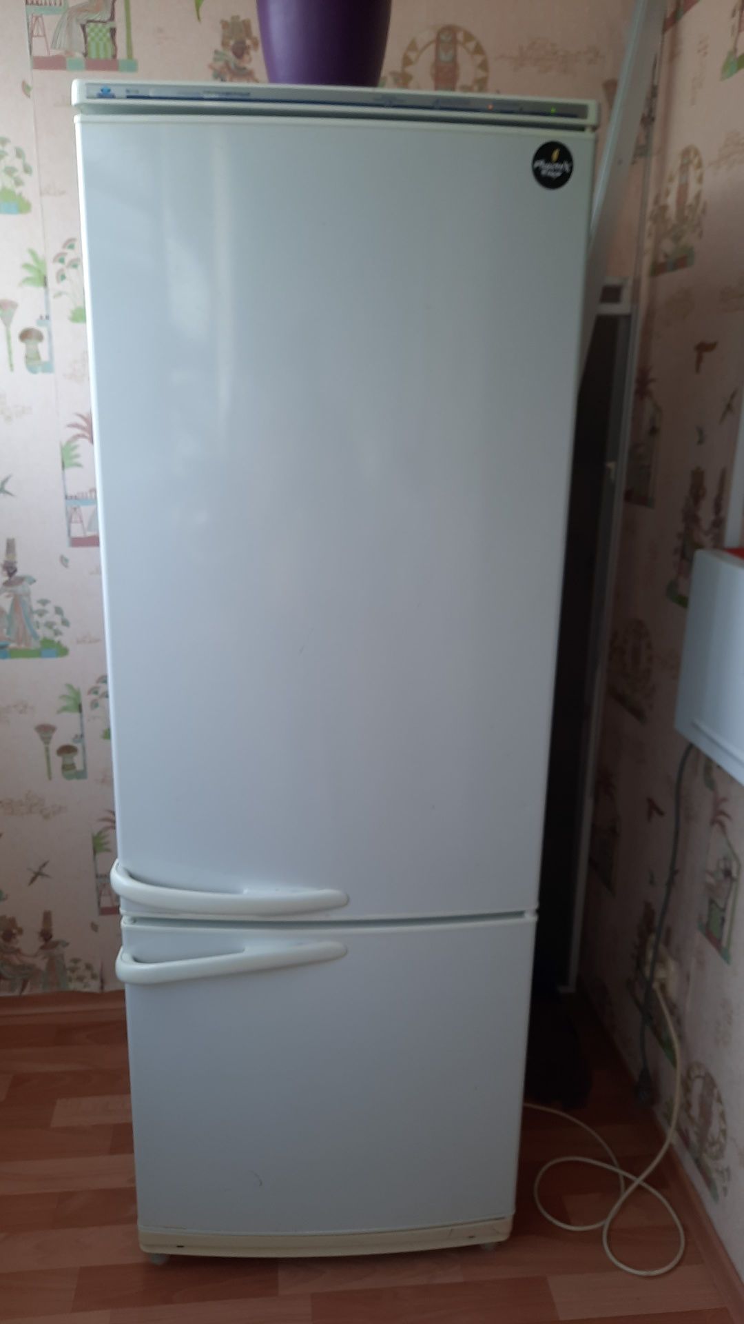 Холодильник Атлант продаю б/у в рабочем состоянии
