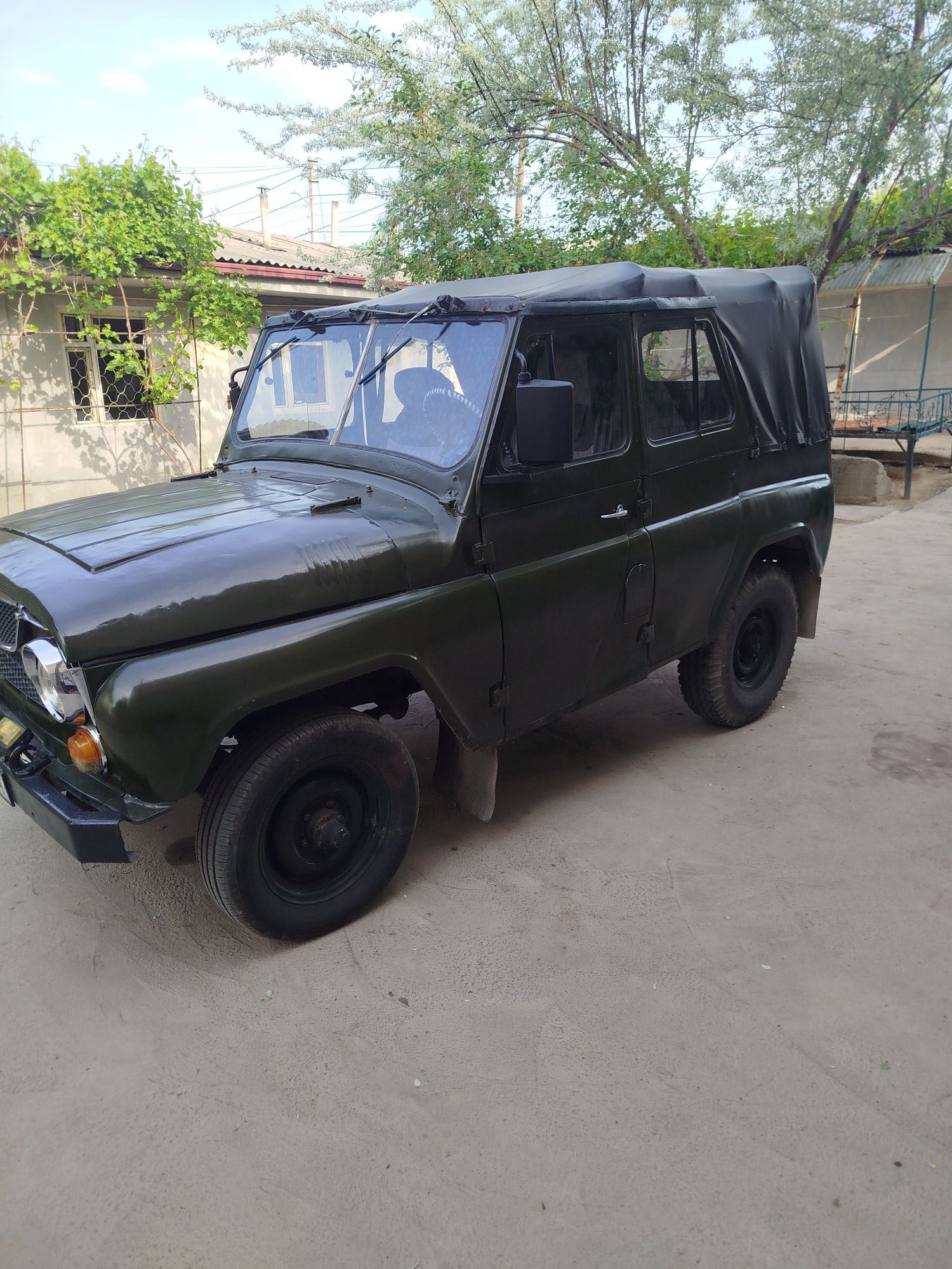 Uaz avto mashina sotiladi
