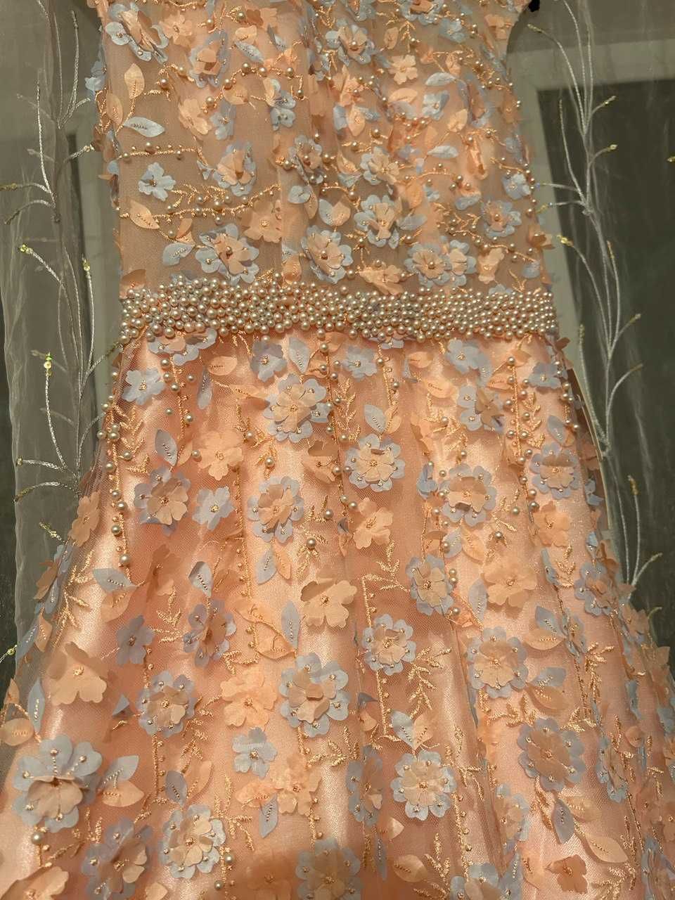 Нежно розовое платье на выпускной или свадьбу