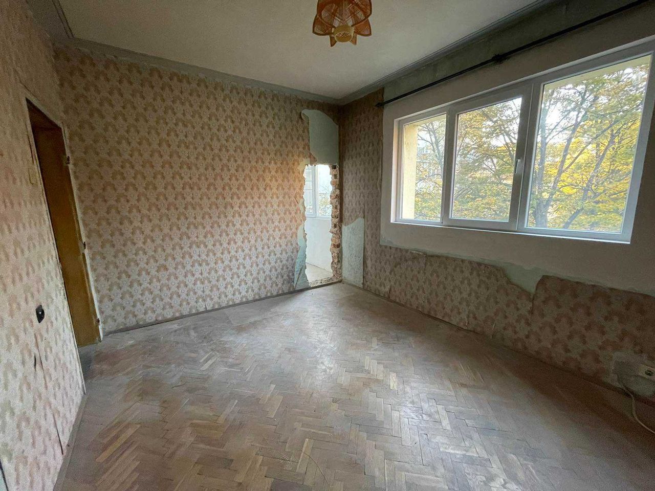 Продава се Четиристаен апартамент в Силистра, в.з. Юг - 130 кв.м за 593 €/кв.м - Снимка #4