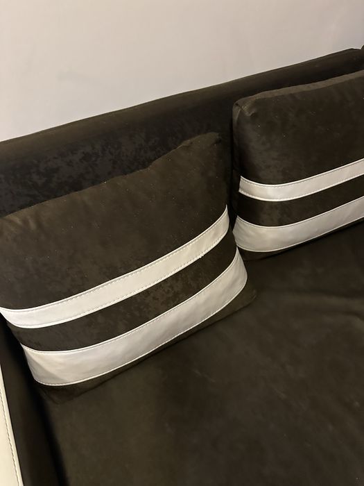 Диван , разтяга се .