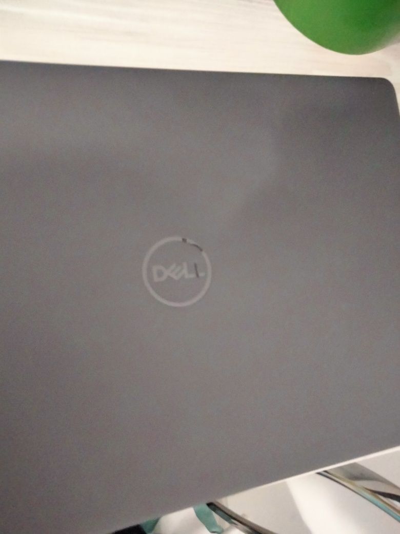 Vând laptop dell