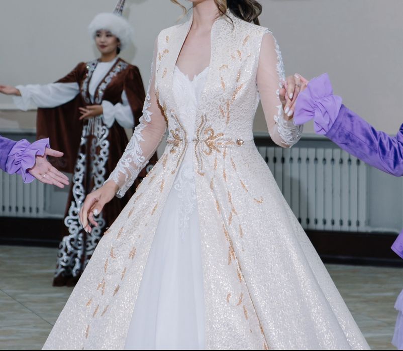 Платье на узату с шикарным камзолом