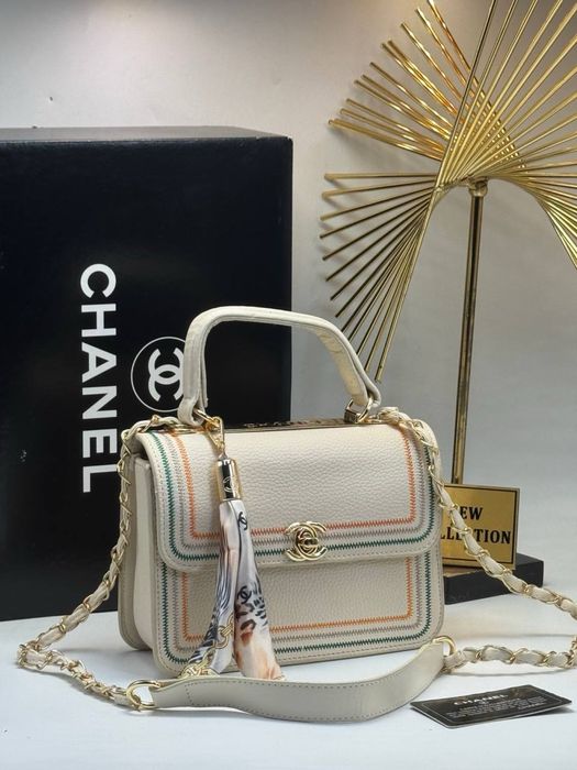 Geanta Chanel noua !!! Dimensiuni 21/15 !!!