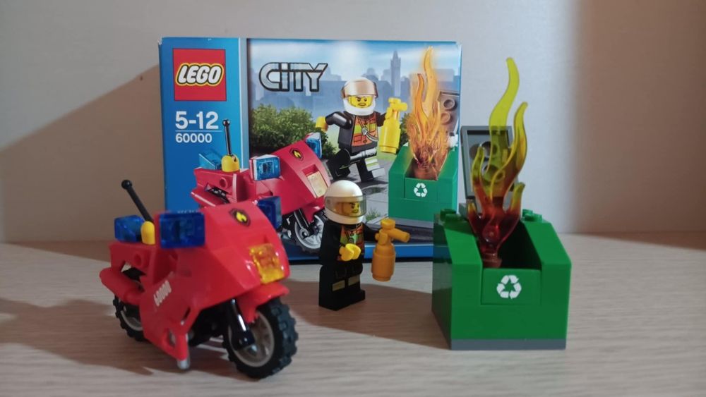 Lego City 60000 Пожарникарски мотоциклет.