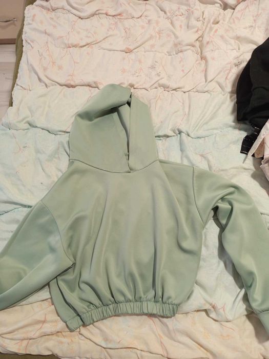 Невероятно красиви анураци и блузи, които почти не са ползвани.