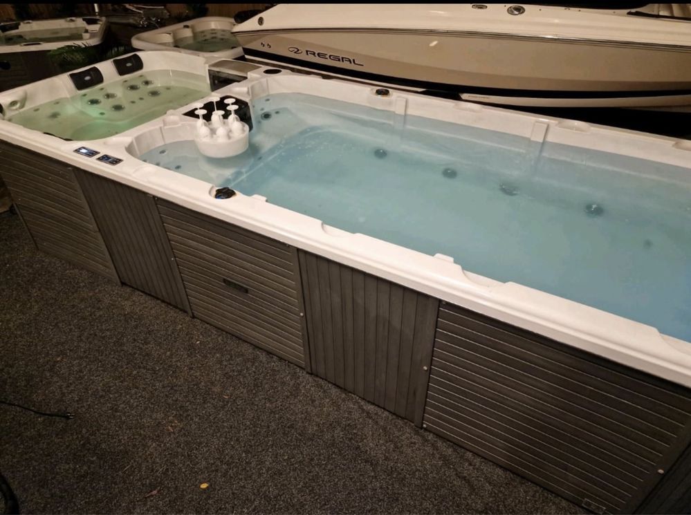 Jacuzzi cu piscina