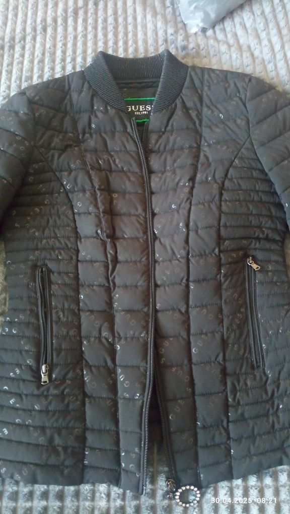 Дамско оригинално яке Guess размер S,