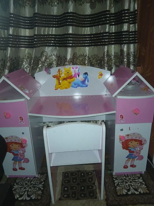 Детская парта с стулчиком в отличном состоянии.