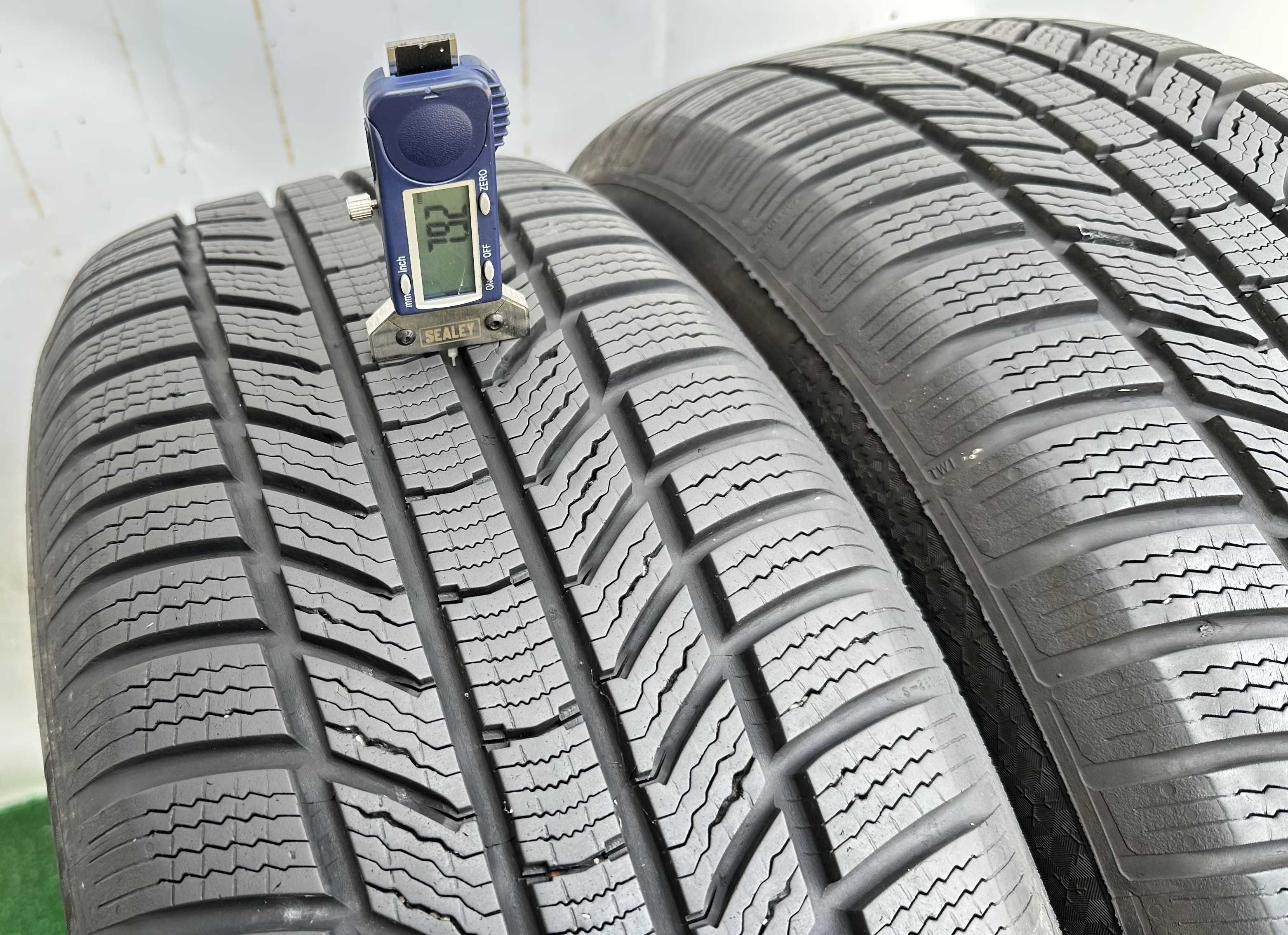 2бр 235/60r18 CONTINENTAL зимни