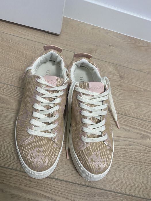 Adidasi Guess marimea 40