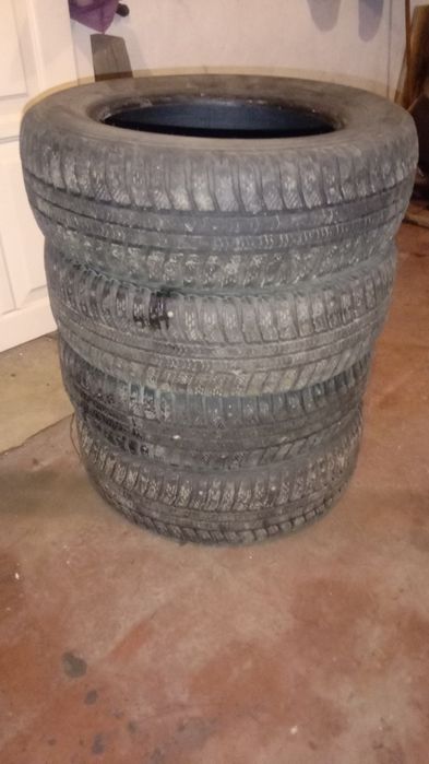 Продам зимние шипованные шины хорошом состояние.