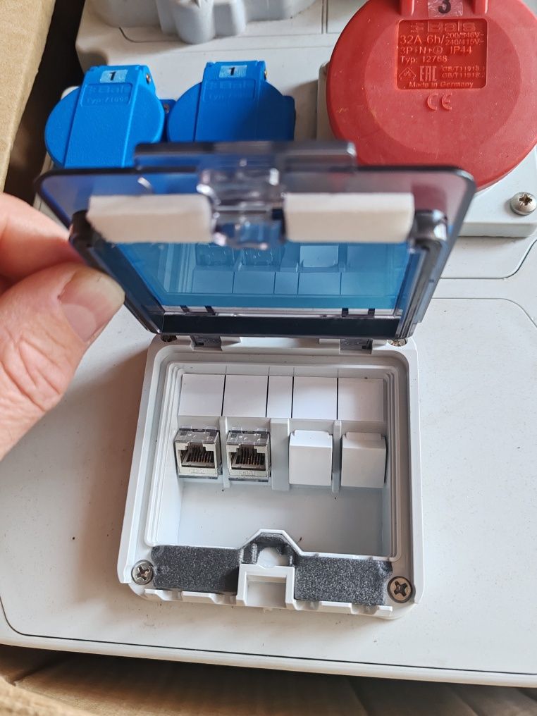 Tablou electric nou, gata echipat