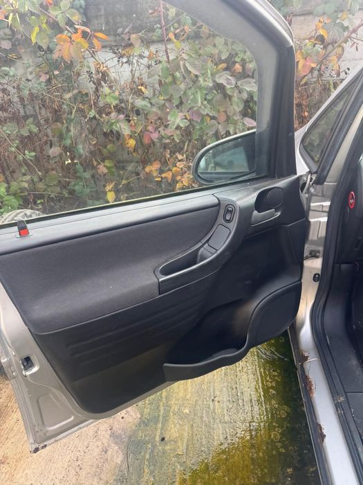 Vând Opel Zafira A 2005