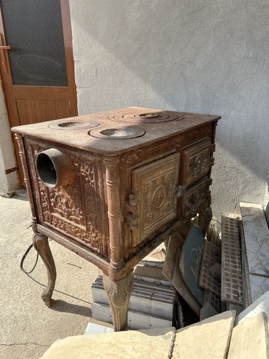 Продается чугунная печь