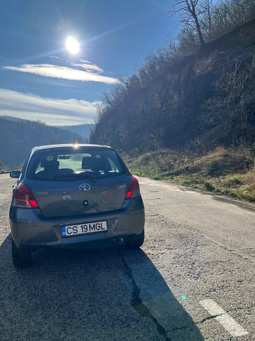 Vând sau schimb Toyota Yaris
