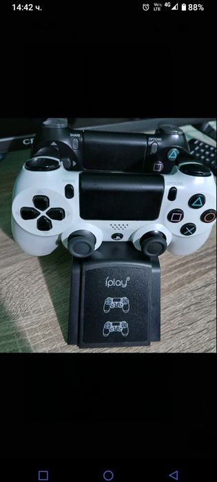 Продавам плейстейшън 4