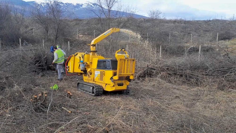 Почистване на терени