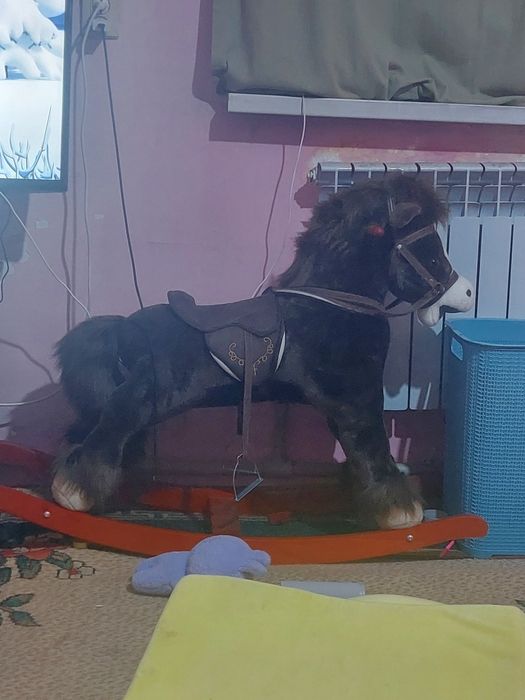 Детская лошадка почти новая