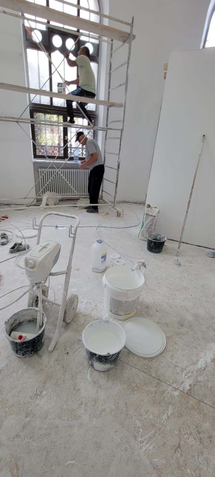 Construim Case la Roșu/Gri/Gata