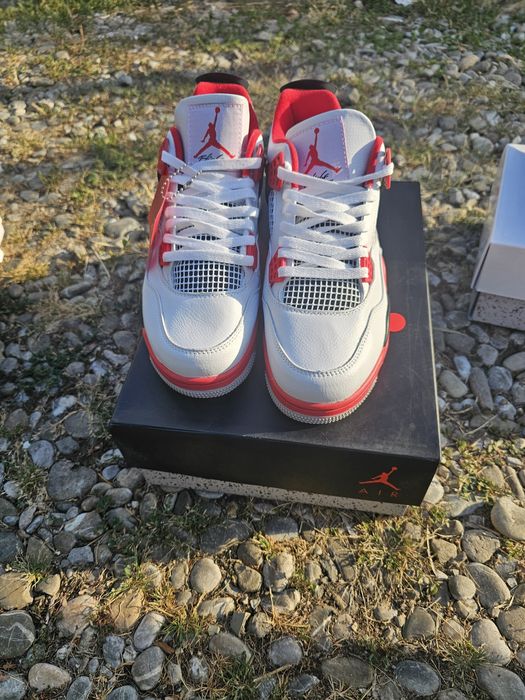 Jordan 4 fire red