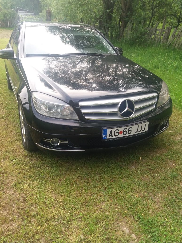 Vând Mercedes c200