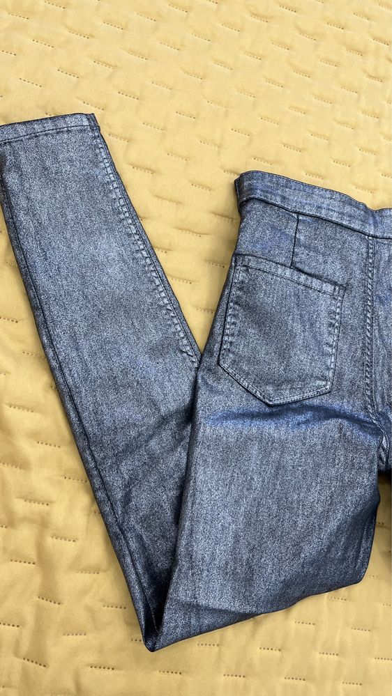 Дамски skinny панталон с металически ефект