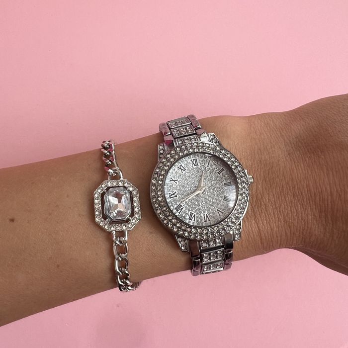 Нов часовник + гривни