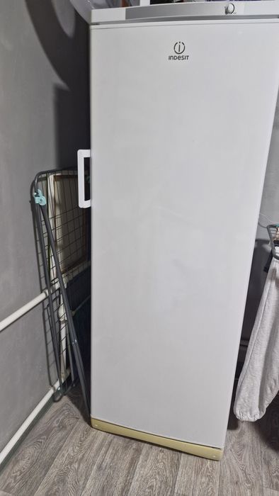 Продам морозильную камеру