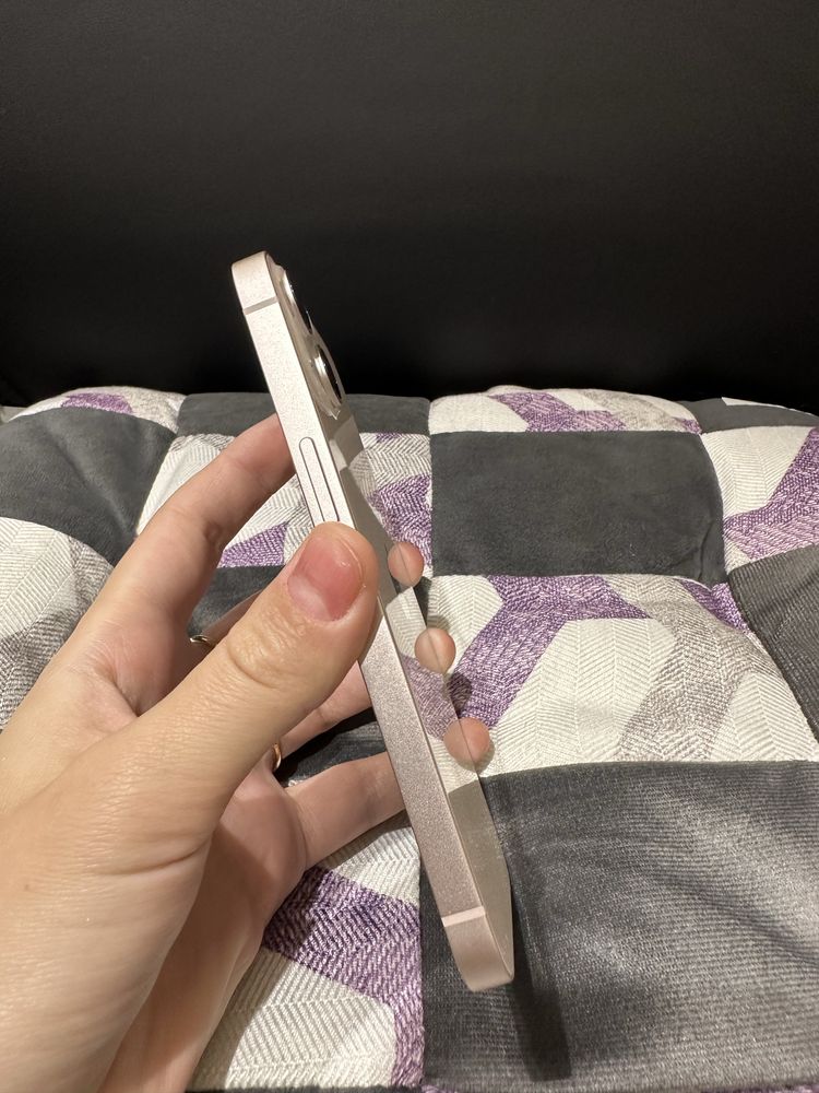 Продам Iphone 13