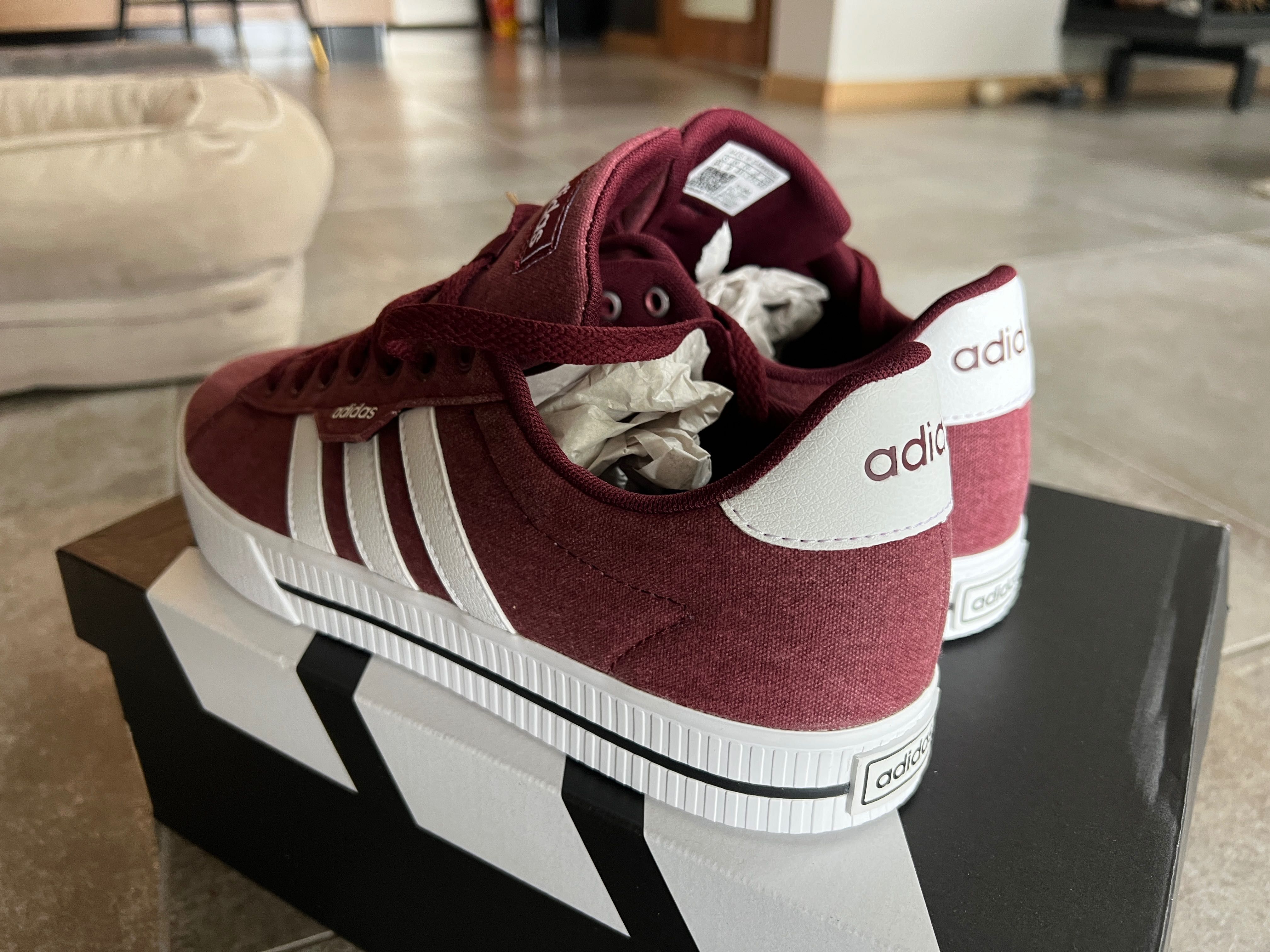 Adidas кецове , чисто нови
