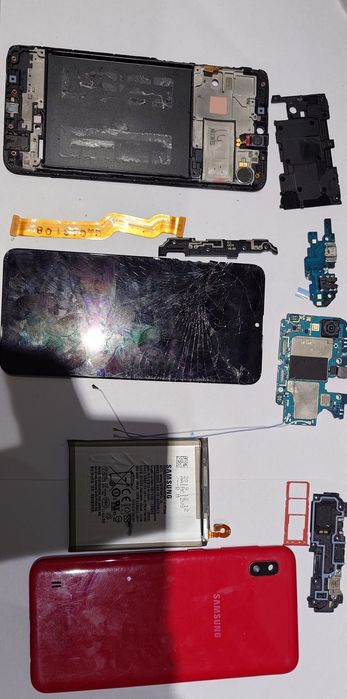 Это самсунг гелекси а 10 разобранный на запчясти продаю запчясти
