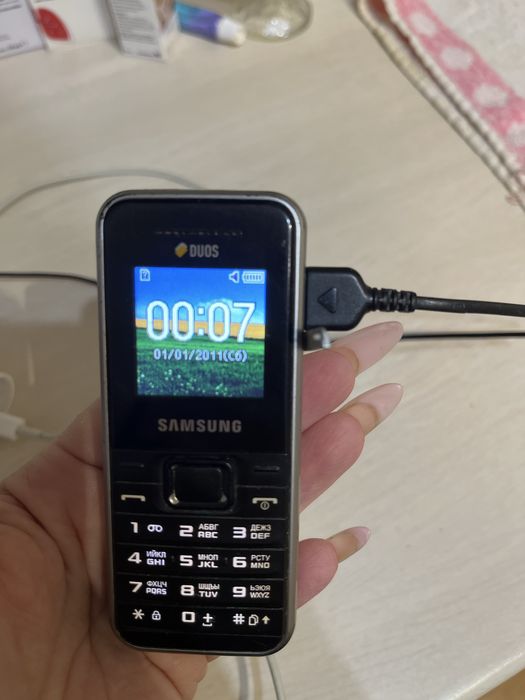 Продам кнопачный телефон