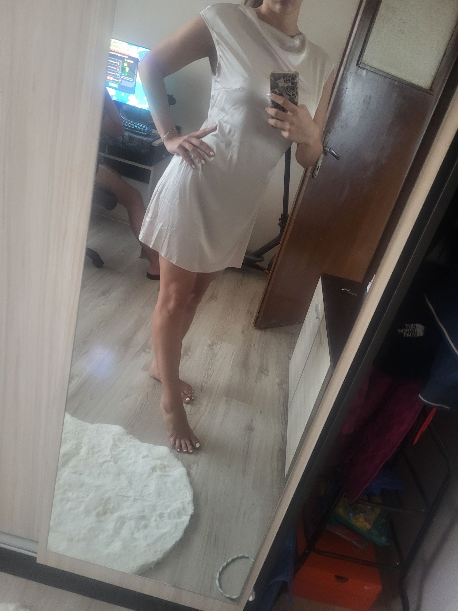 Лятна сатенена рокля