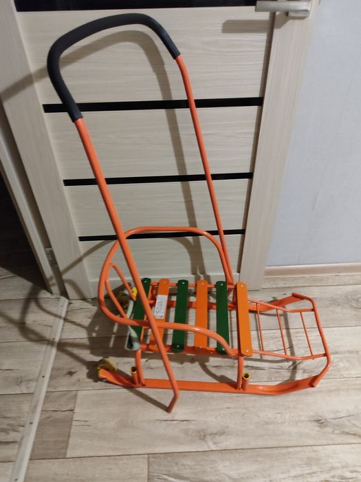 Продаю санки.        .