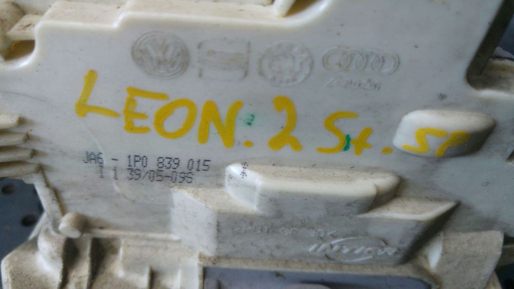 Broasca usa stanga spate seat leon 1p 1p0839015