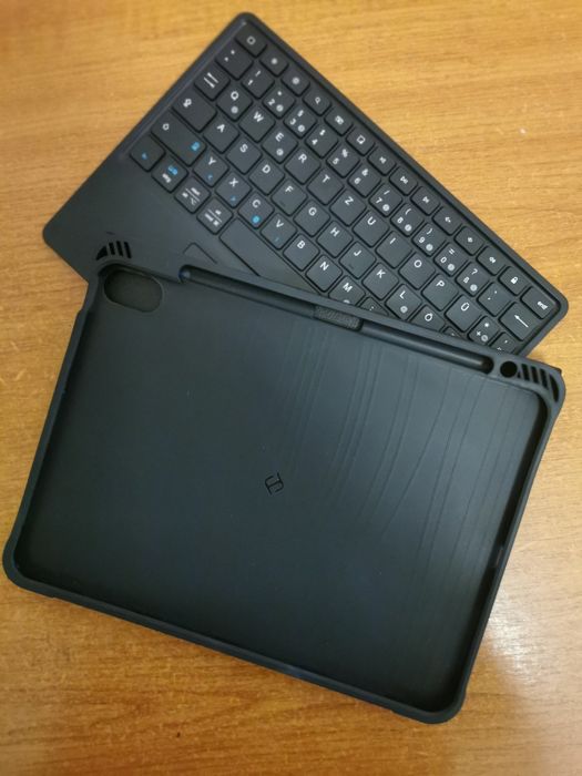 Husa ipad 11 " / 10,9"  Bluetooth cu tastatură magnetica