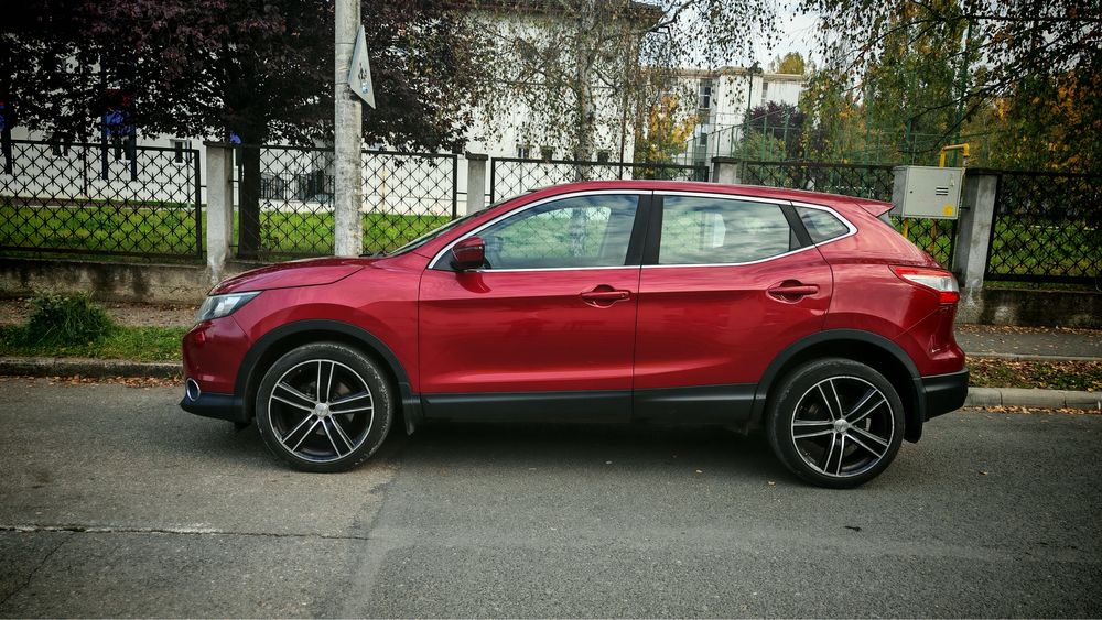 Nissan Qashqai 2015 1.5 diesel, navigatie, camera marsarier